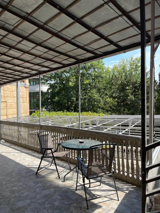 Veranda L&G Kutaisi Zewnętrze zdjęcie